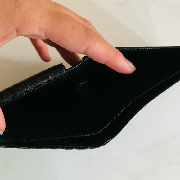 Louis Vuitton | Authentic Vintage Black Epi Leather Men's Wallet - Picture 8 of 9